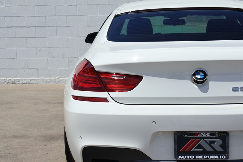 BMW 6 Series Vehicle Full-screen Gallery Image 07