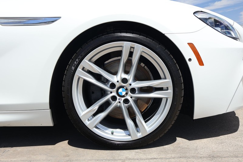 BMW 6 Series Vehicle Full-screen Gallery Image 13
