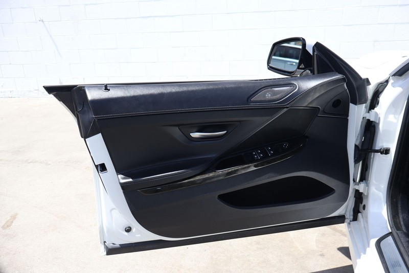 BMW 6 Series Vehicle Full-screen Gallery Image 14