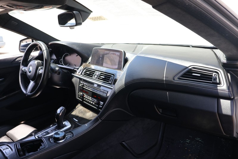 BMW 6 Series Vehicle Full-screen Gallery Image 18
