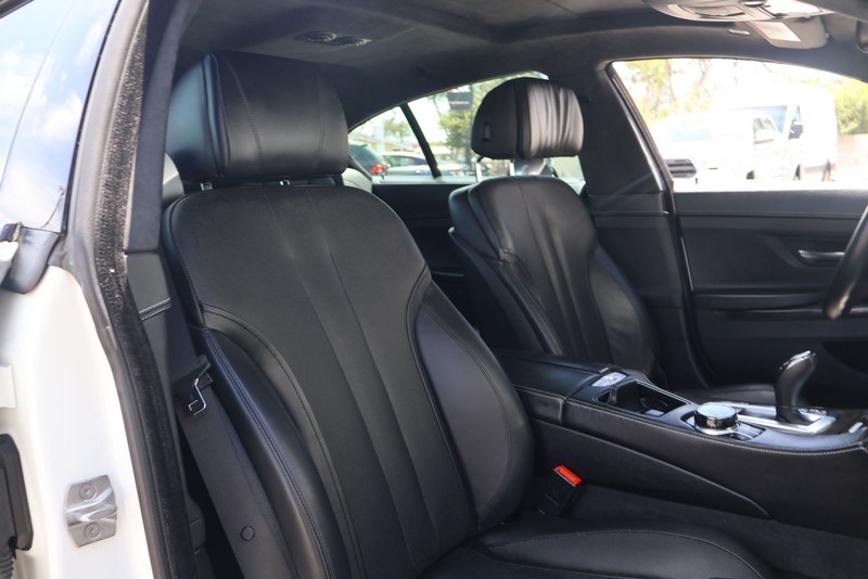 BMW 6 Series Vehicle Full-screen Gallery Image 19