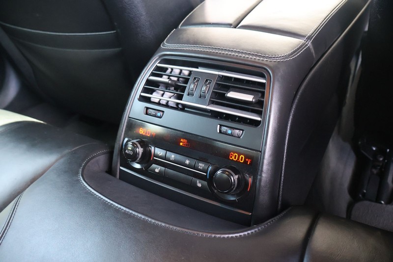 BMW 6 Series Vehicle Full-screen Gallery Image 21