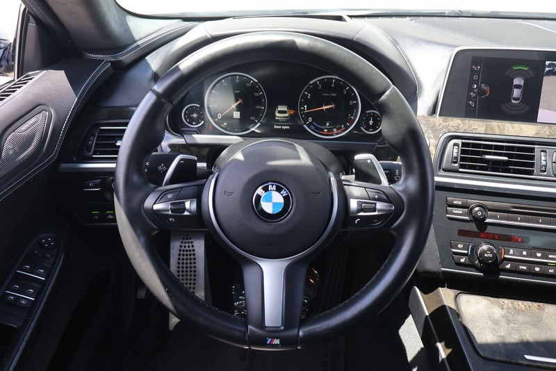 BMW 6 Series Vehicle Full-screen Gallery Image 25