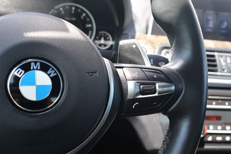 BMW 6 Series Vehicle Full-screen Gallery Image 27