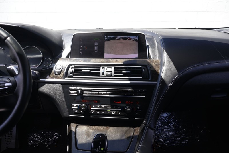 BMW 6 Series Vehicle Full-screen Gallery Image 28