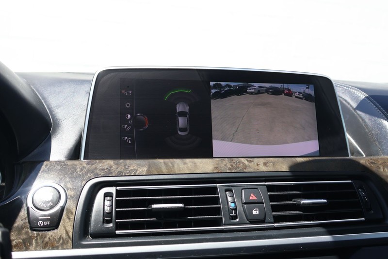 BMW 6 Series Vehicle Full-screen Gallery Image 29