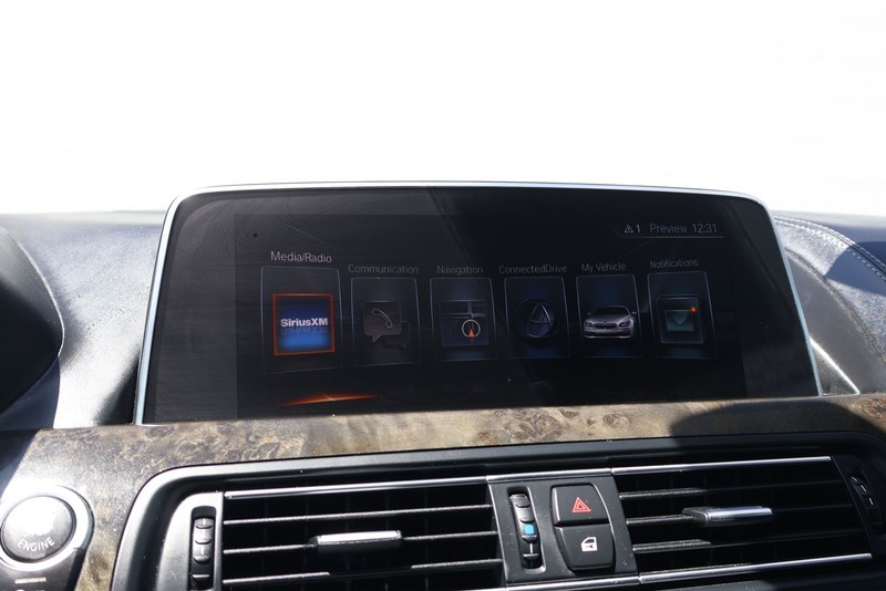 BMW 6 Series Vehicle Full-screen Gallery Image 30