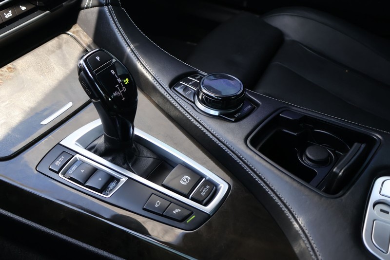BMW 6 Series Vehicle Full-screen Gallery Image 31
