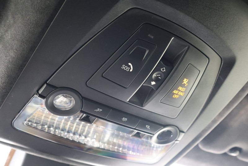 BMW 6 Series Vehicle Full-screen Gallery Image 32