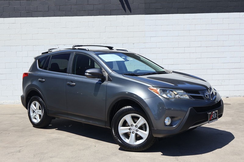 Toyota RAV4 Vehicle Full-screen Gallery Image 01
