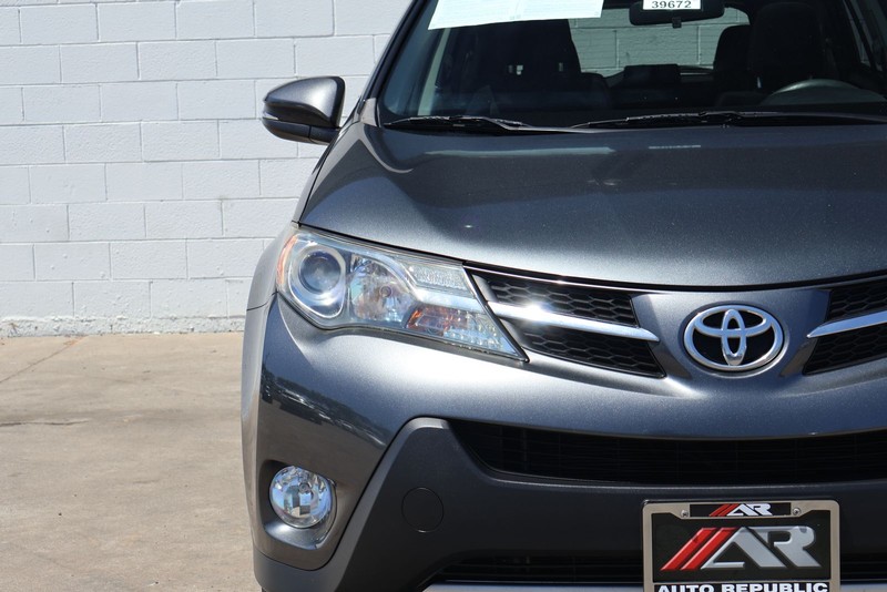 Toyota RAV4 Vehicle Full-screen Gallery Image 03