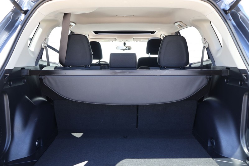 Toyota RAV4 Vehicle Full-screen Gallery Image 08