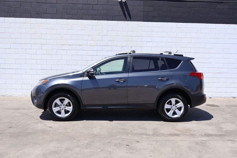 Toyota RAV4 Vehicle Full-screen Gallery Image 10