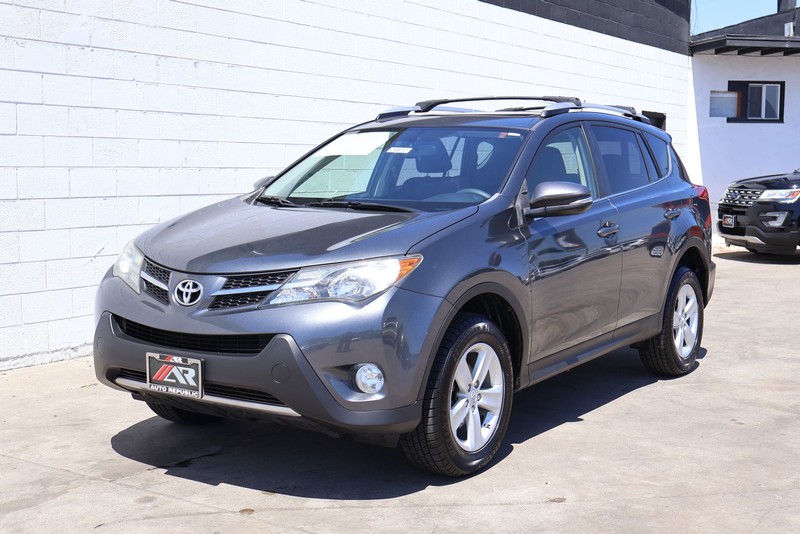 Toyota RAV4 Vehicle Full-screen Gallery Image 11