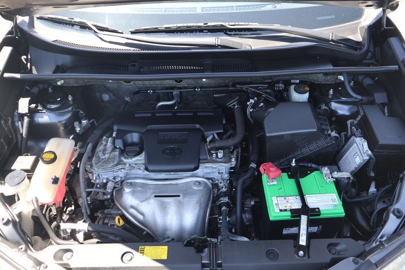 Toyota RAV4 Vehicle Full-screen Gallery Image 12