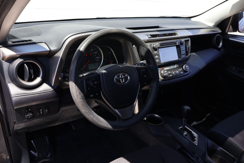 Toyota RAV4 Vehicle Full-screen Gallery Image 15