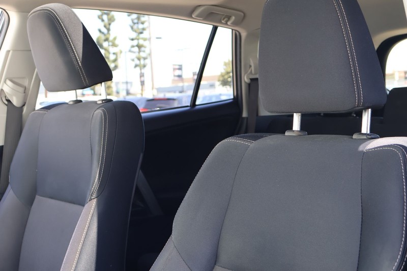 Toyota RAV4 Vehicle Full-screen Gallery Image 17