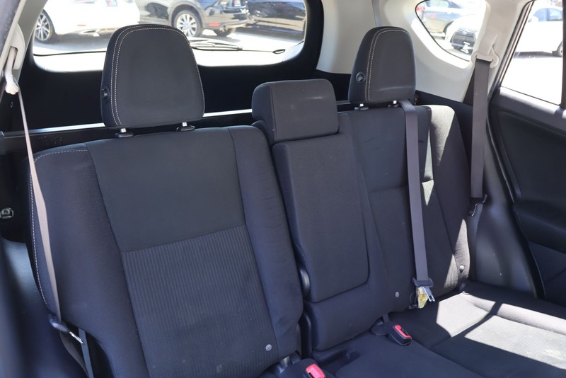 Toyota RAV4 Vehicle Full-screen Gallery Image 20