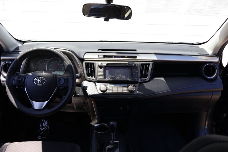 Toyota RAV4 Vehicle Full-screen Gallery Image 21