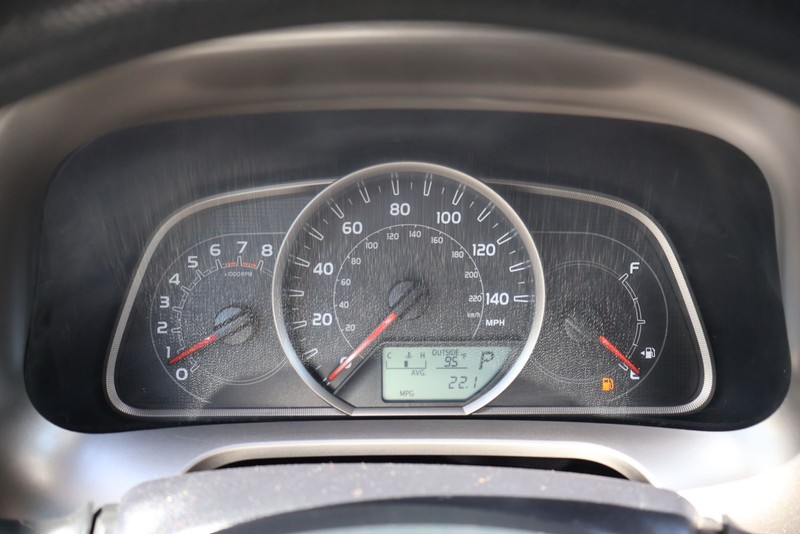 Toyota RAV4 Vehicle Full-screen Gallery Image 22