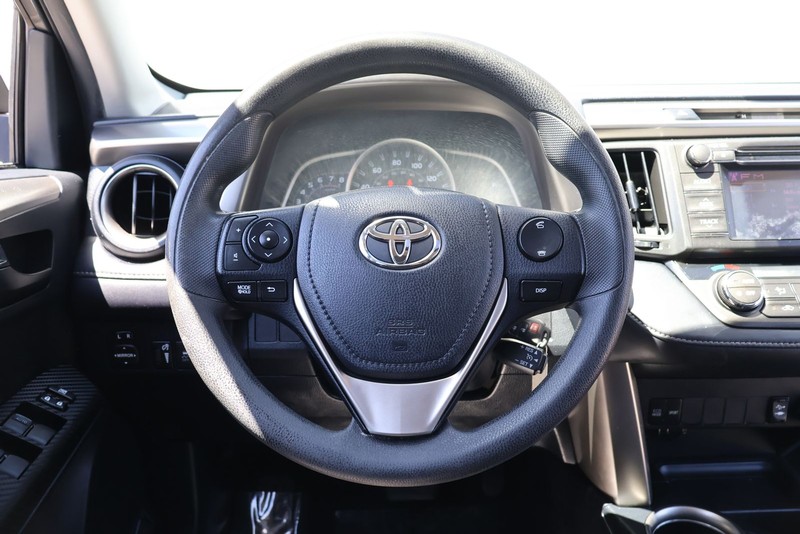 Toyota RAV4 Vehicle Full-screen Gallery Image 23