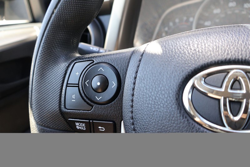 Toyota RAV4 Vehicle Full-screen Gallery Image 24