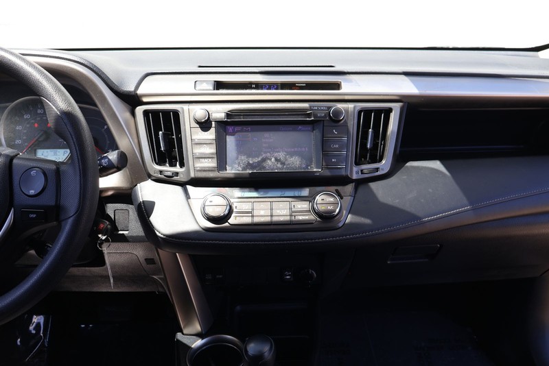 Toyota RAV4 Vehicle Full-screen Gallery Image 26