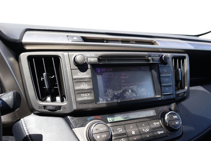 Toyota RAV4 Vehicle Full-screen Gallery Image 27