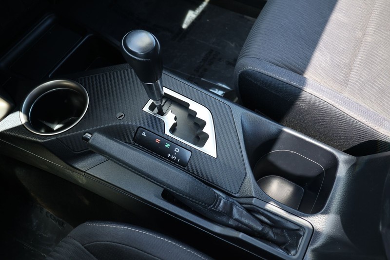 Toyota RAV4 Vehicle Full-screen Gallery Image 29