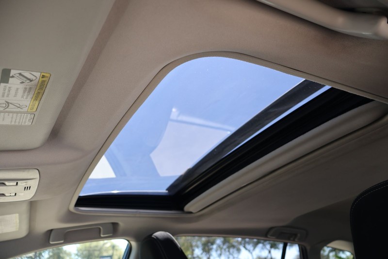 Toyota RAV4 Vehicle Full-screen Gallery Image 31