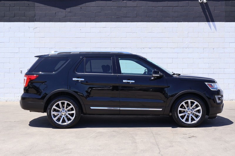 Ford Explorer Vehicle Full-screen Gallery Image 04