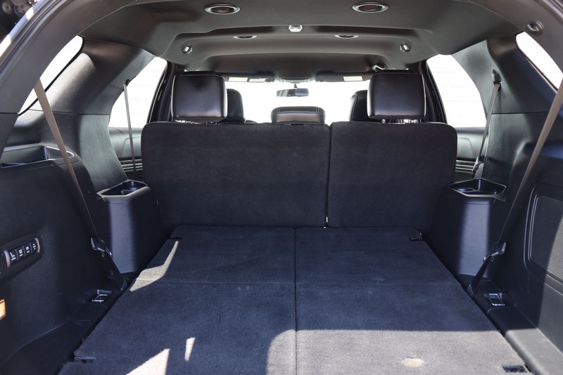 Ford Explorer Vehicle Full-screen Gallery Image 08