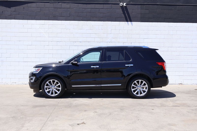 Ford Explorer Vehicle Full-screen Gallery Image 10