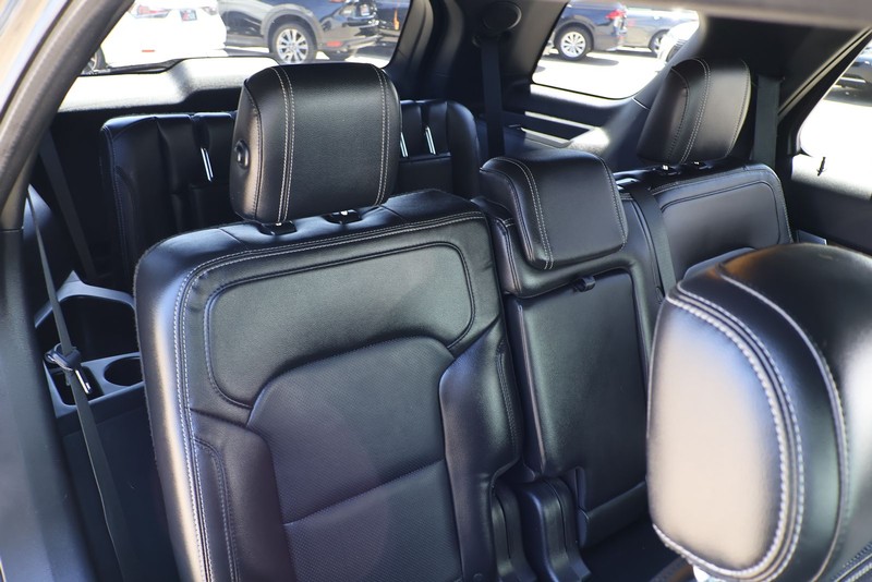 Ford Explorer Vehicle Full-screen Gallery Image 20