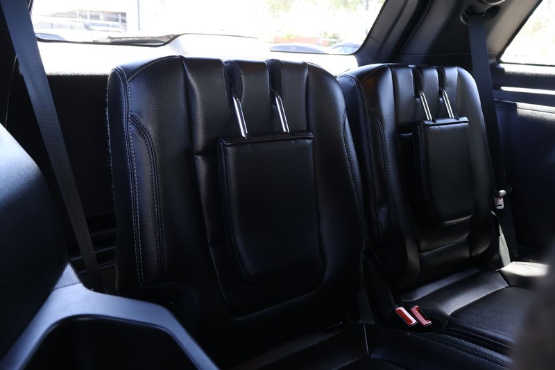 Ford Explorer Vehicle Full-screen Gallery Image 21