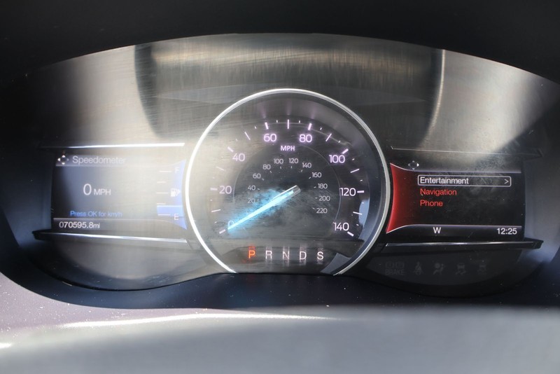 Ford Explorer Vehicle Full-screen Gallery Image 23