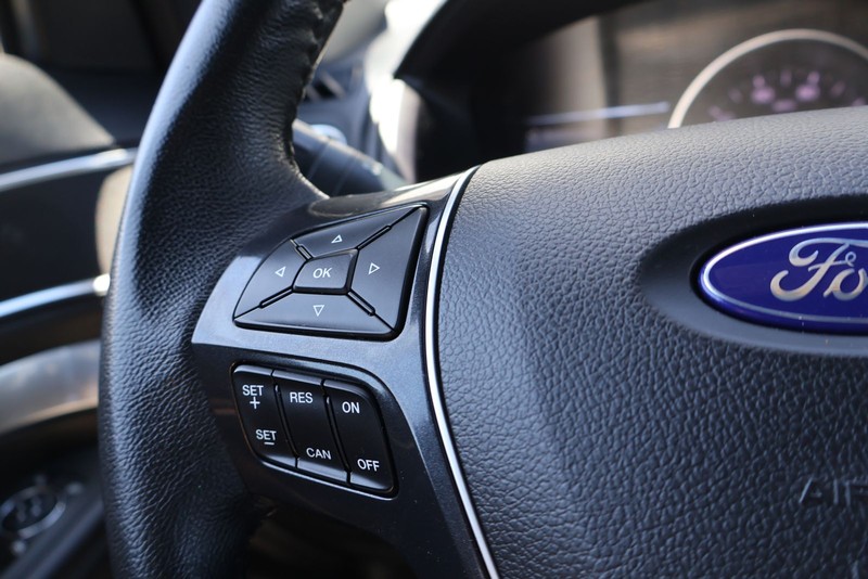 Ford Explorer Vehicle Full-screen Gallery Image 25