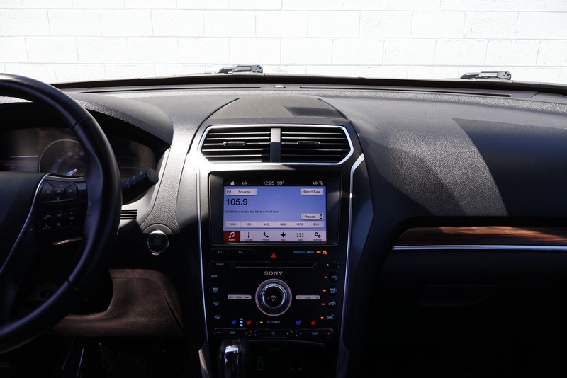 Ford Explorer Vehicle Full-screen Gallery Image 27