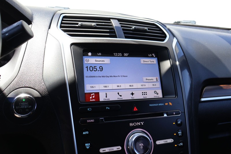 Ford Explorer Vehicle Full-screen Gallery Image 28