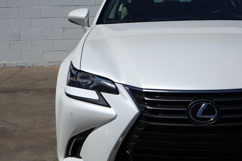 Lexus GS 350 Vehicle Full-screen Gallery Image 03