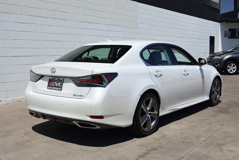 Lexus GS 350 Vehicle Full-screen Gallery Image 05