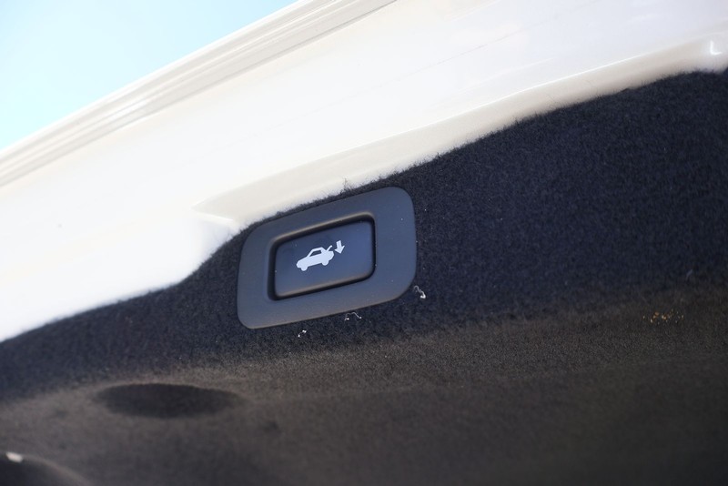 Lexus GS 350 Vehicle Full-screen Gallery Image 09