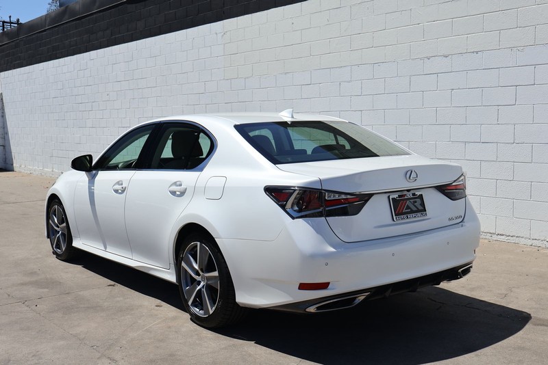 Lexus GS 350 Vehicle Full-screen Gallery Image 10