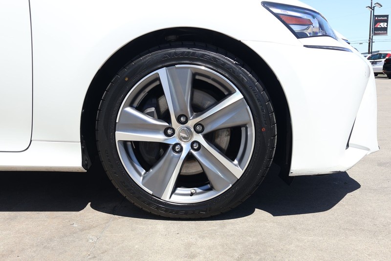 Lexus GS 350 Vehicle Full-screen Gallery Image 14