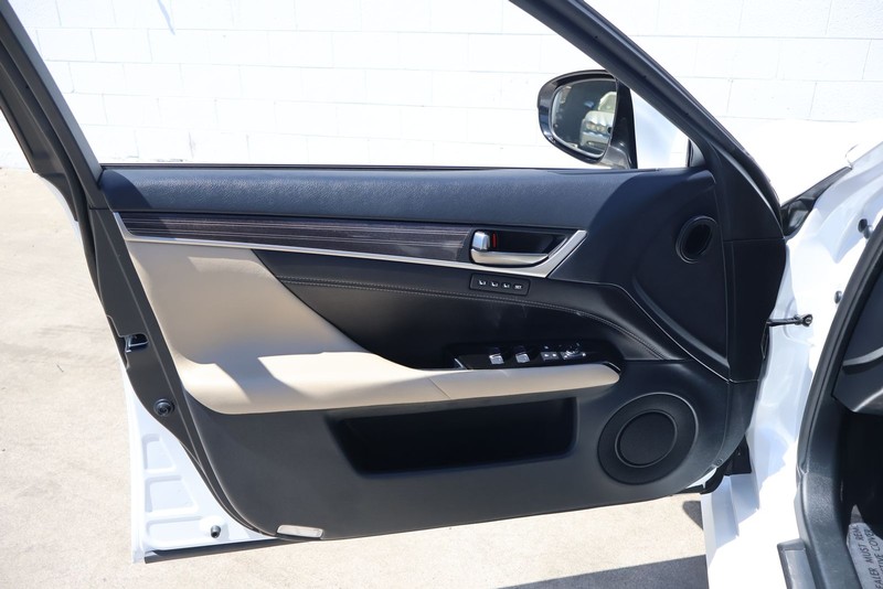 Lexus GS 350 Vehicle Full-screen Gallery Image 15