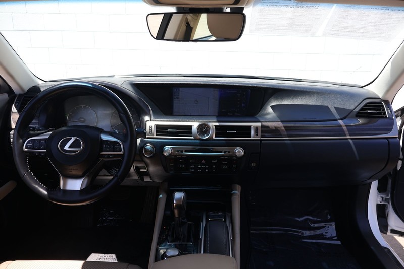 Lexus GS 350 Vehicle Full-screen Gallery Image 22