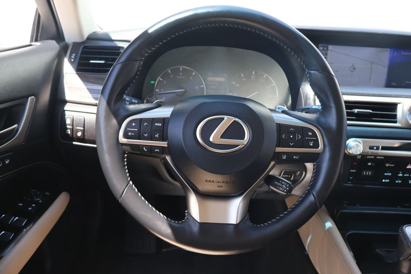Lexus GS 350 Vehicle Full-screen Gallery Image 24