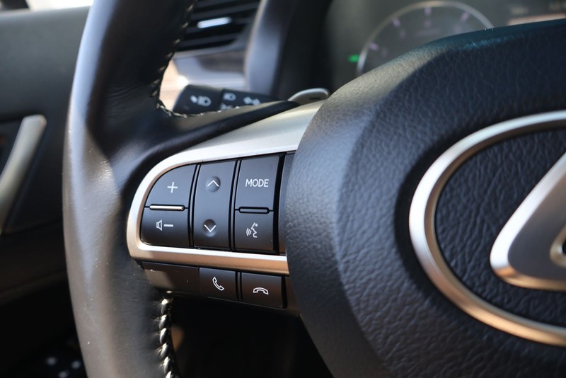 Lexus GS 350 Vehicle Full-screen Gallery Image 25