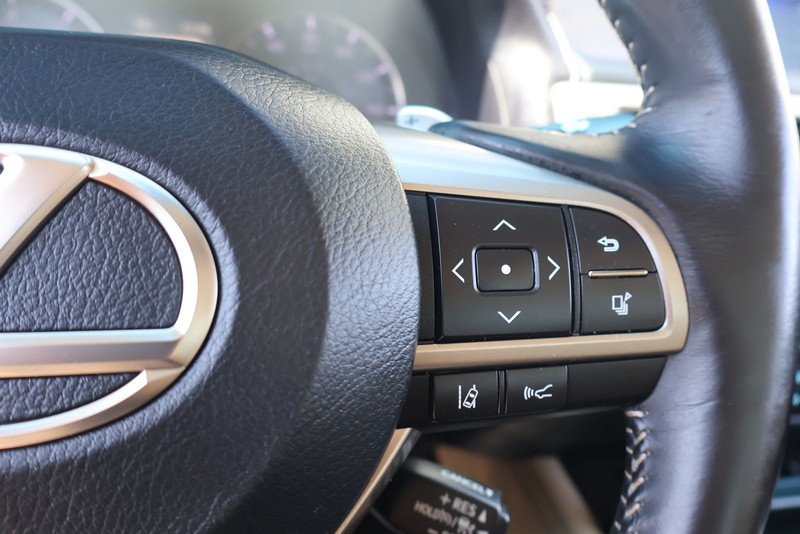 Lexus GS 350 Vehicle Full-screen Gallery Image 26
