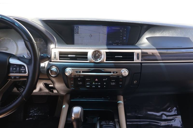 Lexus GS 350 Vehicle Full-screen Gallery Image 27